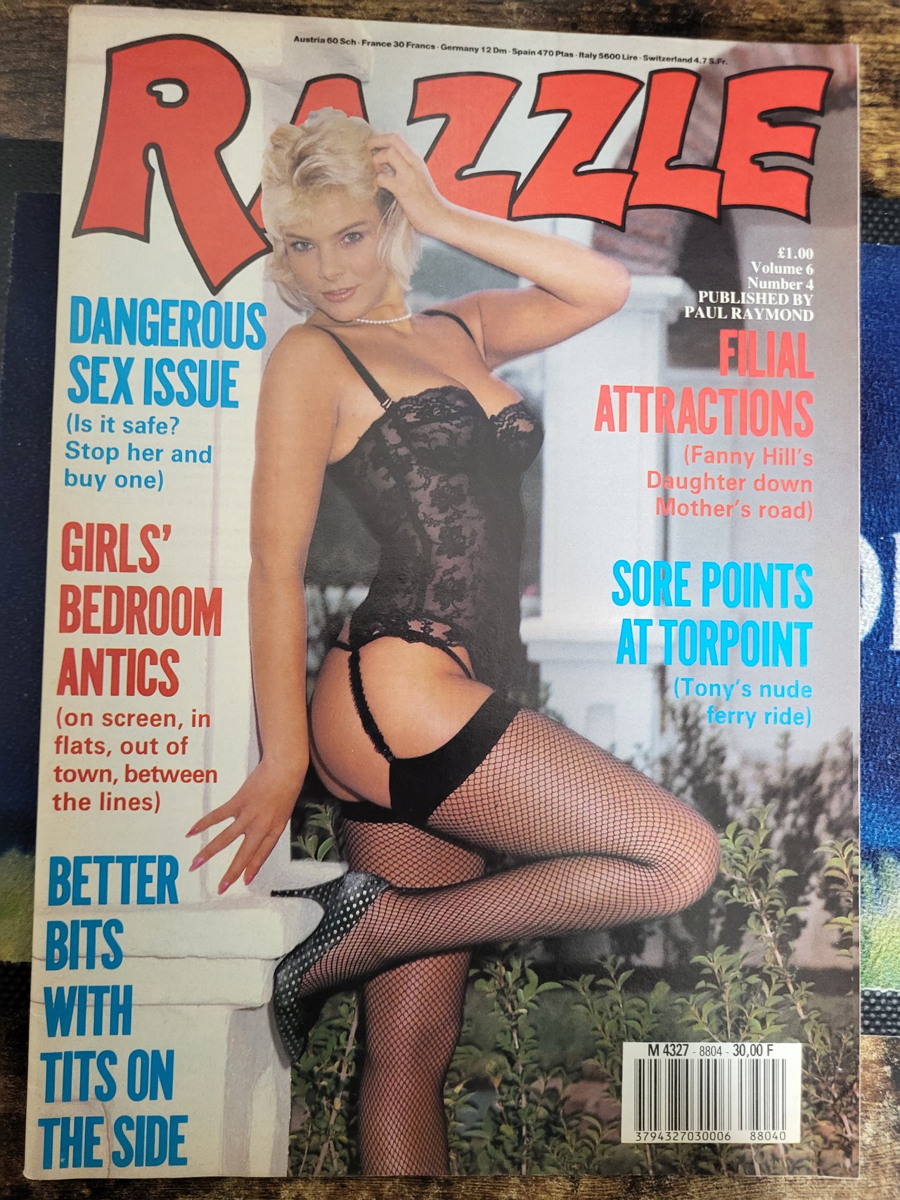 Razzle Magazine Vol 6 No 4