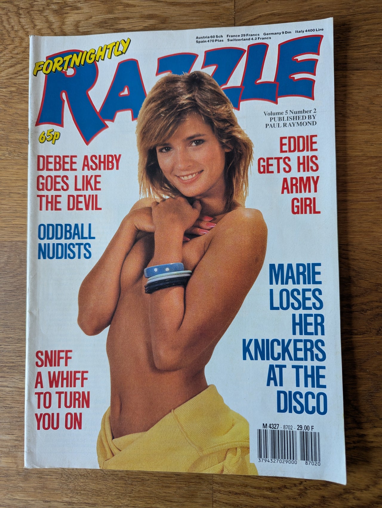 Razzle Magazine Vol 5 No 2