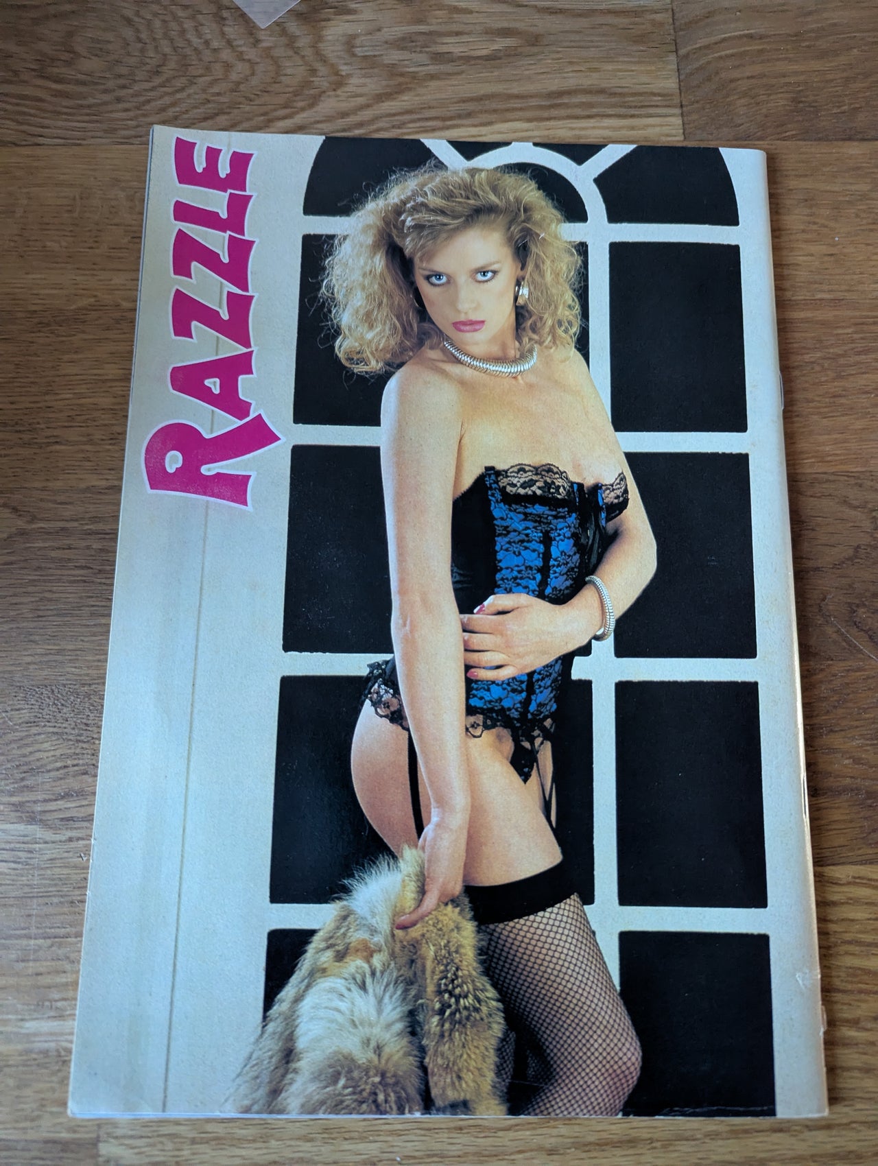 Razzle Magazine Vol 6 No 3