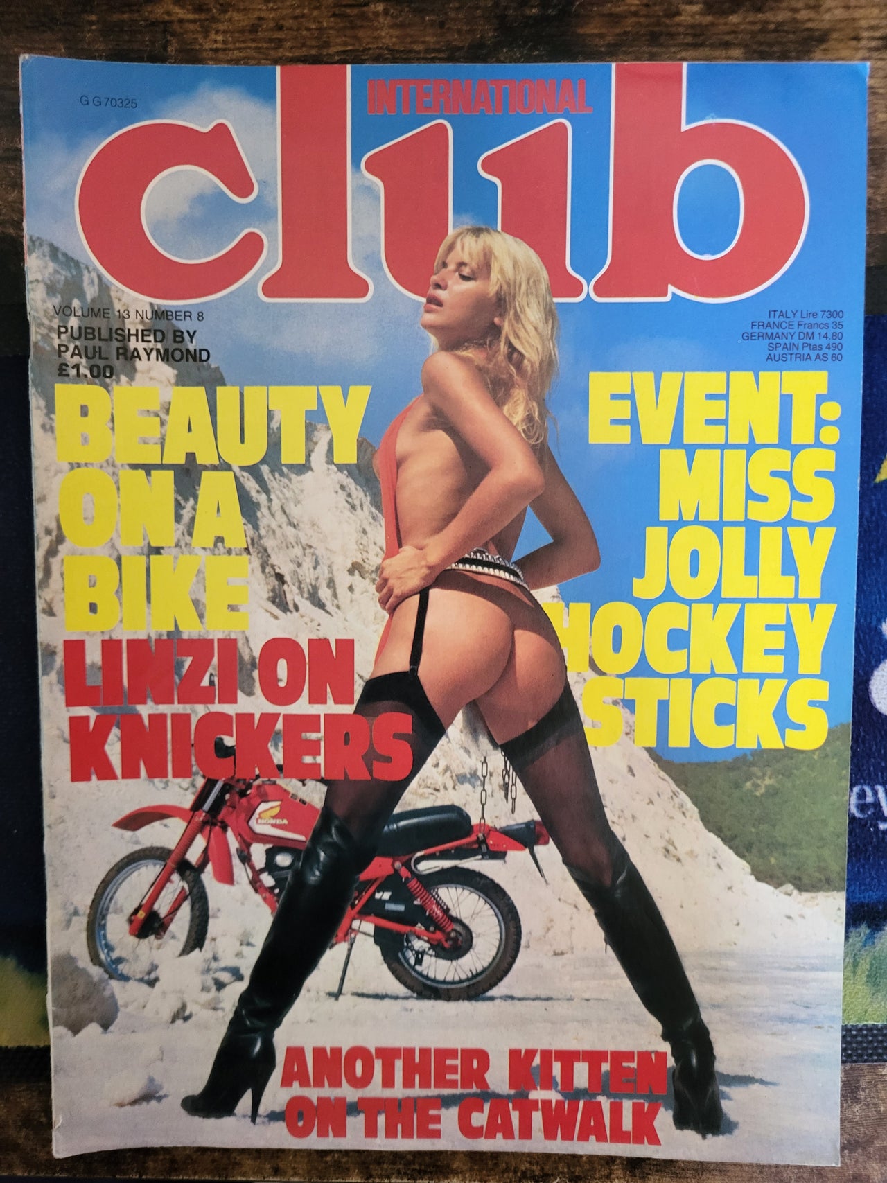 Club International Magazine Vol 13 No 8